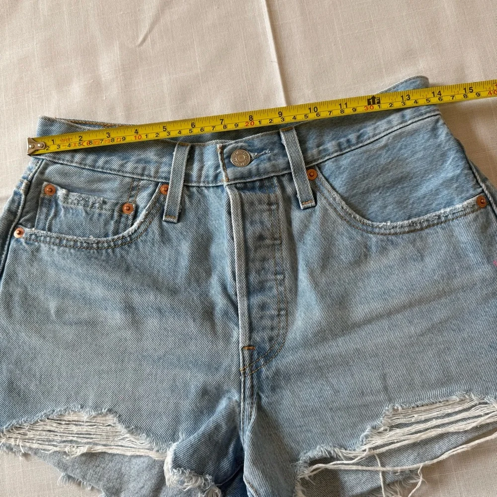 Levi's 501 distressed denim shorts light wash Size 26W